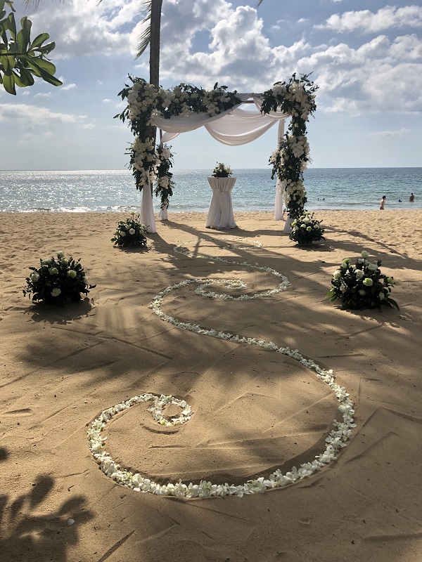 Wedding on a beach, arranged by Ivana during her Events Management placement in Thailand